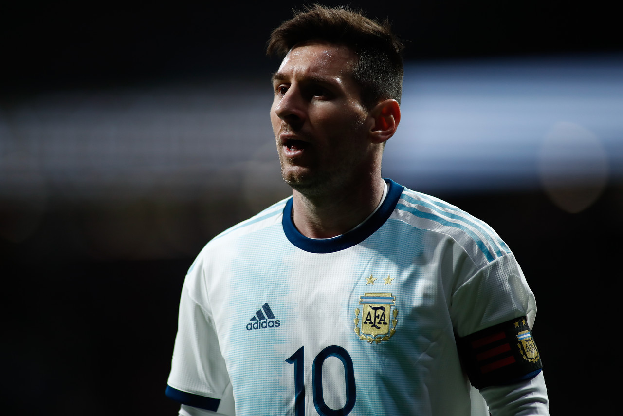 南美足联主席：希望看梅西赢得世界杯，他在美洲杯上的红牌没必要