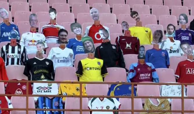 脑洞大开！白俄罗斯联赛又现神操作，看台观众少、纸板人来凑